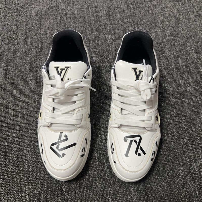 Louis Vuitton Louis Vuitton Stylish Low-Top Sneakers for Men 0079 Size US 9.5 / EU 42-43 - 2 Thumbnail