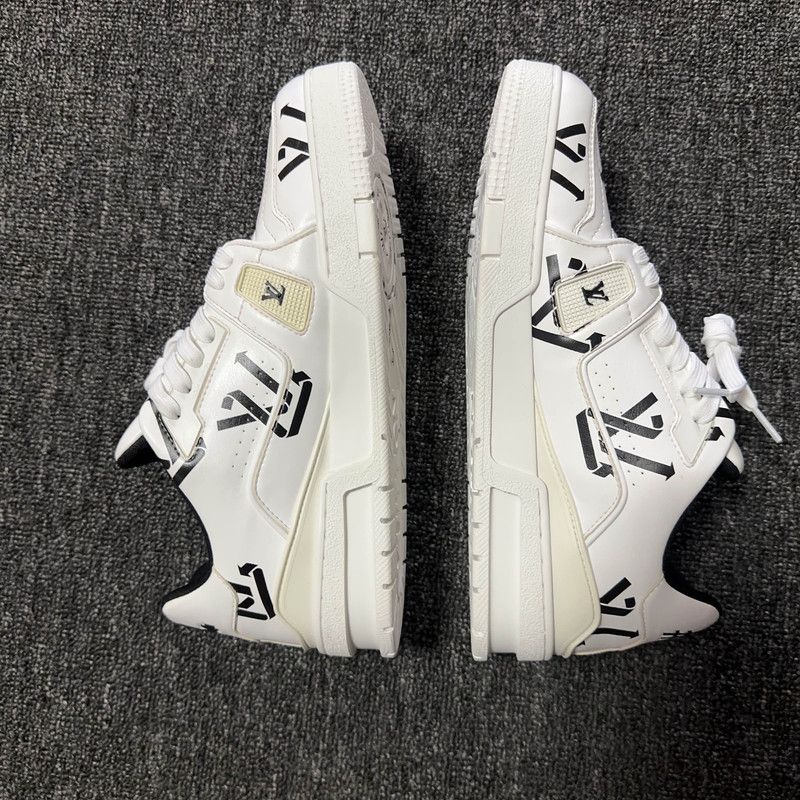 Louis Vuitton Louis Vuitton Stylish Low-Top Sneakers for Men 0079 Size US 9.5 / EU 42-43 - 7 Thumbnail