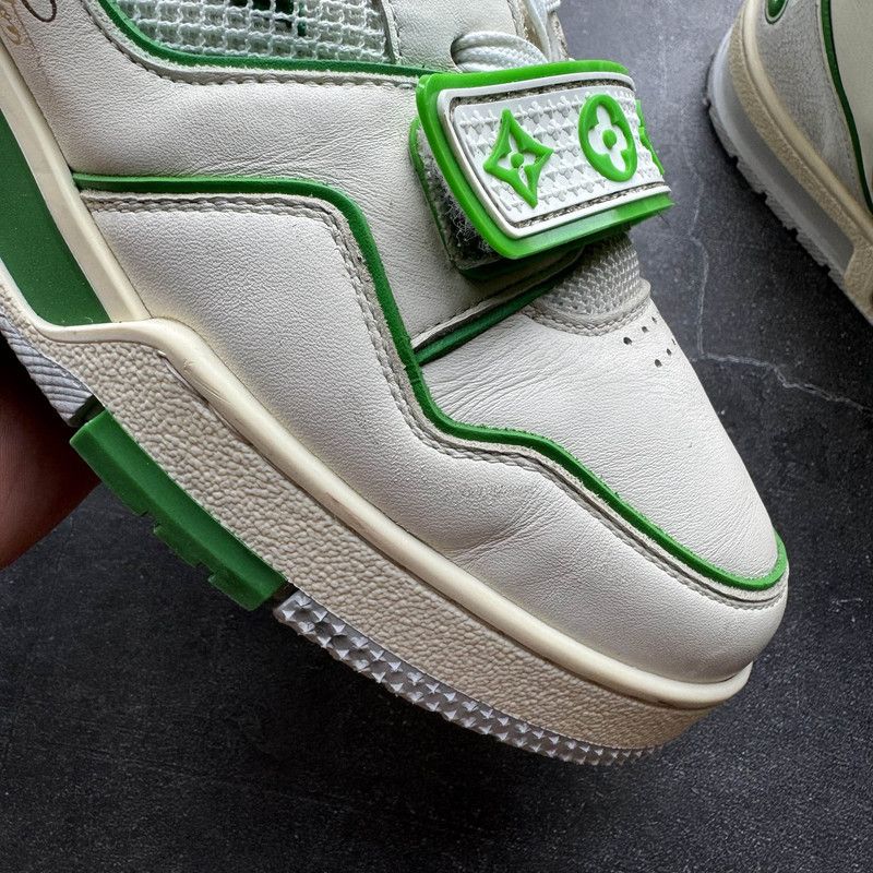 Louis Vuitton Louis Vuitton Green and White Trainers 0079 Size US 10 / IT 40 - 12 Thumbnail