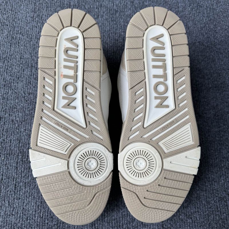 Louis Vuitton Louis Vuitton Low-Top Trainer in Khaki Leather 0079 Size US 10 / IT 40 - 4 Thumbnail