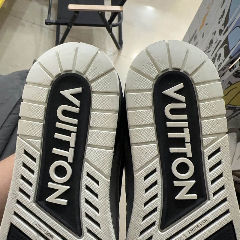 Louis Vuitton Louis Vuitton Black Trainer Sneakers for Men 0079 Size US 10 / IT 40 - 11 Thumbnail