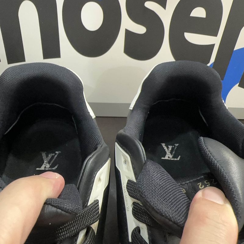 Louis Vuitton Louis Vuitton Black Trainer Sneakers for Men 0079 Size US 10 / IT 40 - 9 Thumbnail