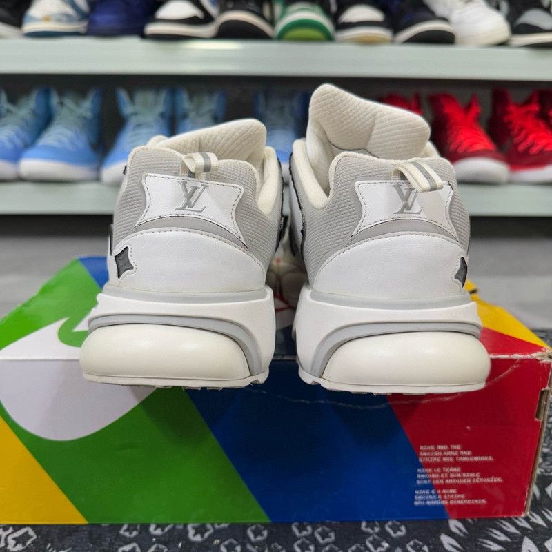 Louis Vuitton Louis Vuitton Runner Tatic Low Top Sneakers 0079 Size US 8 / IT 38 - 3 Thumbnail