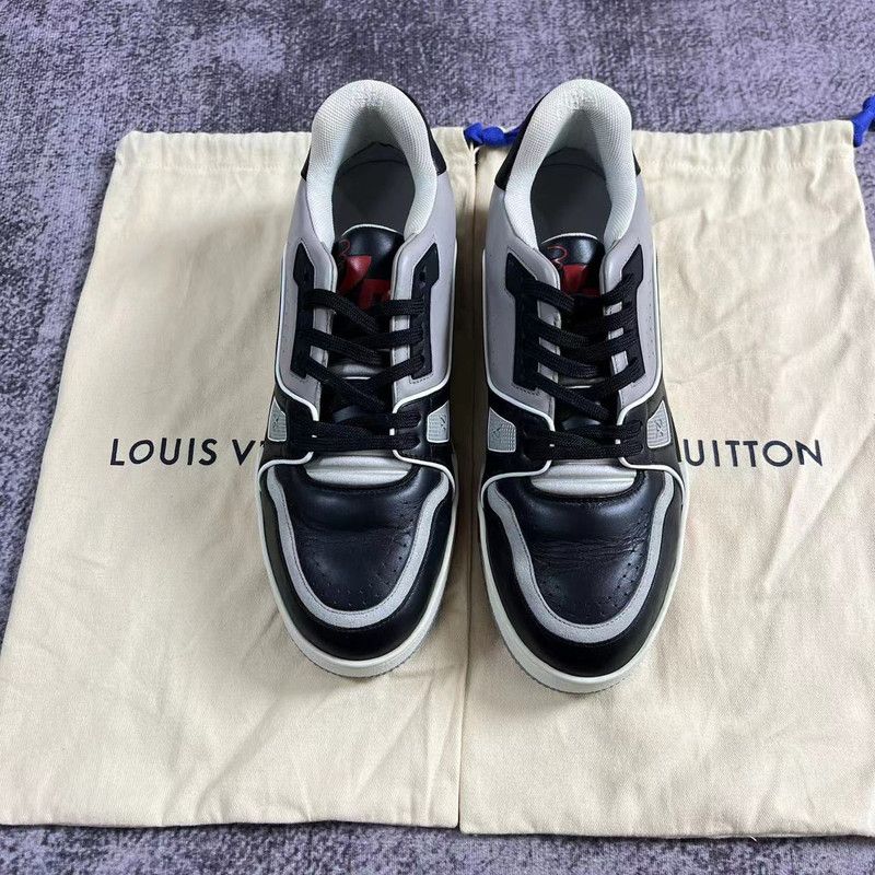 Louis Vuitton Louis Vuitton Black Gray Trainer Sneakers 0079 Size US 9 / IT 39 - 2 Thumbnail