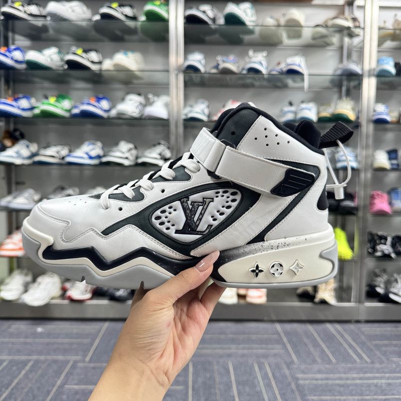 Louis Vuitton Louis Vuitton Trainer 2 White and Black Sneakers 0079 Size US 10 / EU 43 - 7 Thumbnail