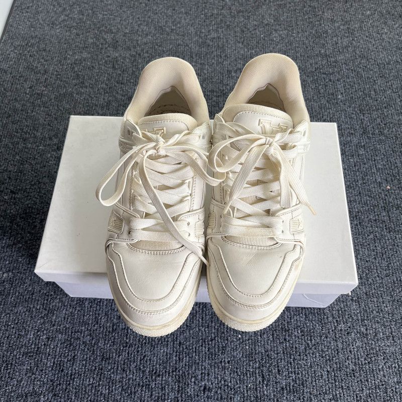 Louis Vuitton Louis Vuitton Trainer Sneakers Low Top White 0079 Size US 8 / IT 38 - 2 Thumbnail