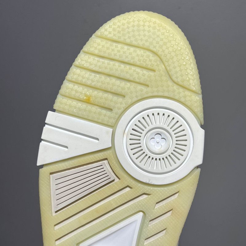 Louis Vuitton Louis Vuitton Trainer White Low-Top Fashion Sneakers 0079 Size US 10 / EU 43 - 9 Thumbnail