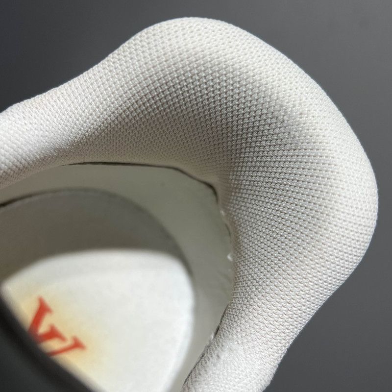 Louis Vuitton Louis Vuitton Trainer Fashion Sneakers in White and Red 0079 Size US 10 / IT 40 - 13 Thumbnail
