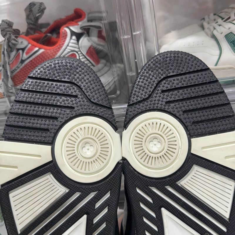 Louis Vuitton Louis Vuitton Trainer Low Top Panda Sneakers 0079 Size US 12 / IT 42 - 9 Thumbnail