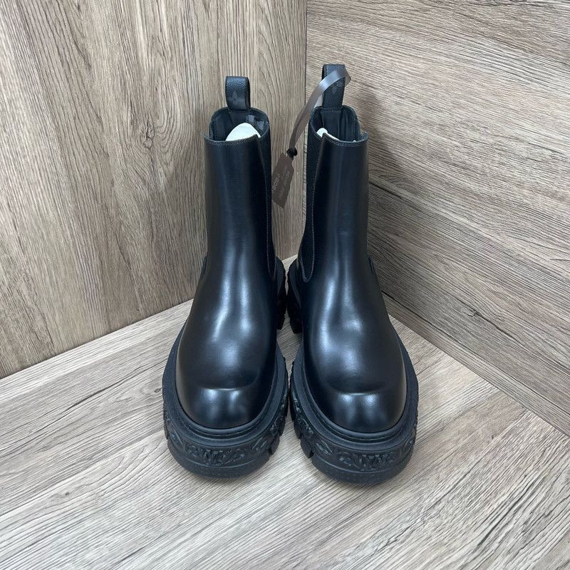 Louis Vuitton Louis Vuitton Black Chelsea Boots for Men 0079 Size US 7 / EU 40 - 7 Thumbnail