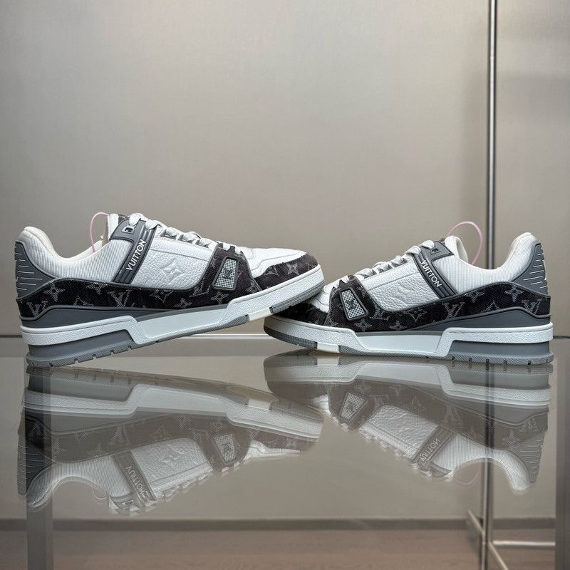 Louis Vuitton Louis Vuitton Low-Top Trainer Sneakers in Gray 0079 Size US 10.5 / EU 43-44 - 8 Thumbnail