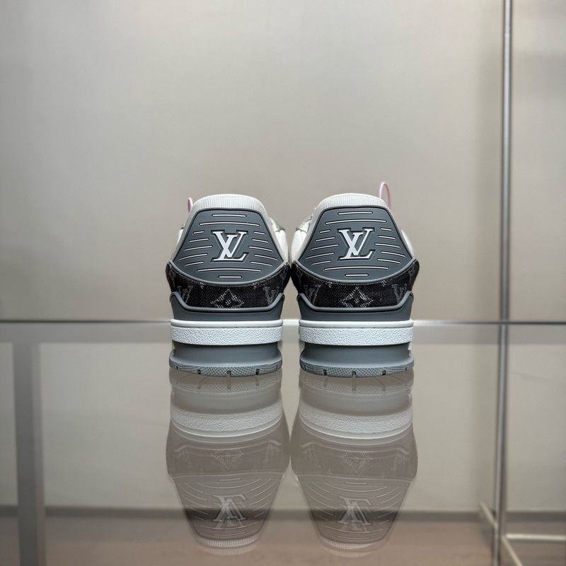 Louis Vuitton Louis Vuitton Low-Top Trainer Sneakers in Gray 0079 Size US 10.5 / EU 43-44 - 3 Thumbnail