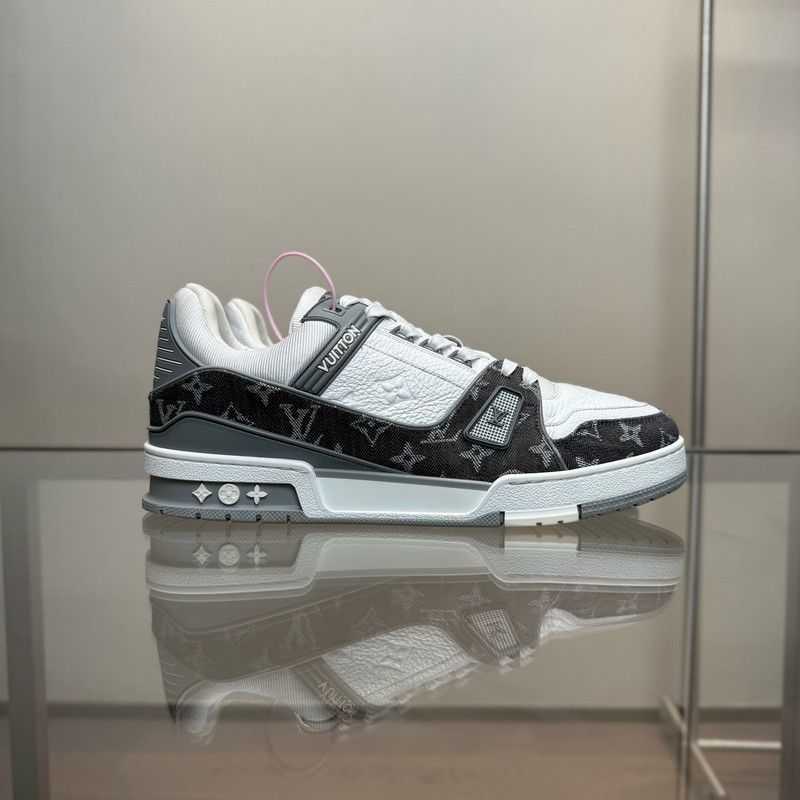 Louis Vuitton Louis Vuitton Low-Top Trainer Sneakers in Gray 0079 Size US 10.5 / EU 43-44 - 7 Thumbnail