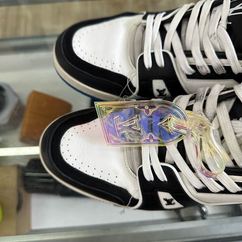 Louis Vuitton Louis Vuitton Trainer Low Fashion Sneakers in Black Blue 0079 Size US 9.5 / EU 42-43 - 6 Thumbnail