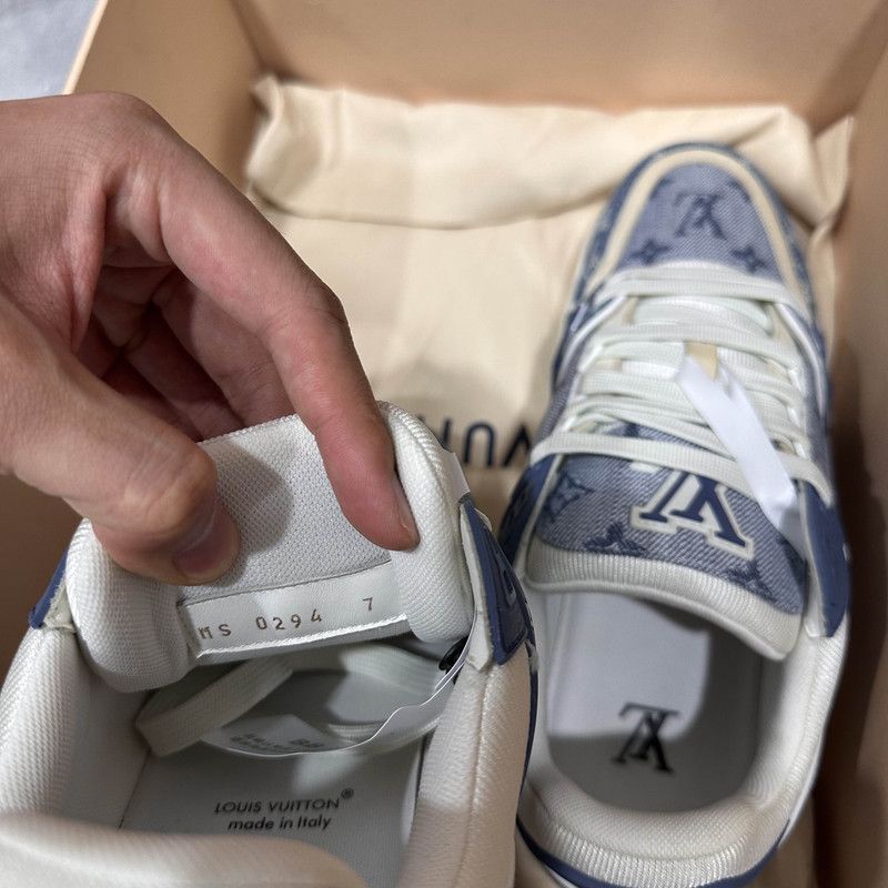 Louis Vuitton Louis Vuitton Blue and White Low-Top Trainers 0079 Size US 8 / EU 41 - 5 Thumbnail
