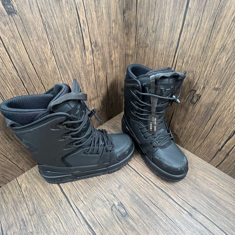 Louis Vuitton Louis Vuitton Black Trainer Snow Boots for Men 0079 Size US 9.5 / EU 42-43 - 2 Thumbnail