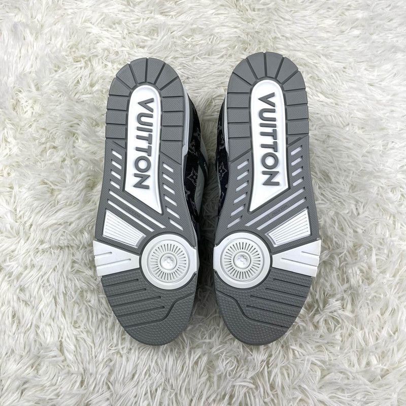 Louis Vuitton Louis Vuitton Trainer Low Top Sneakers in Gray 0079 Size US 10.5 / EU 43-44 - 4 Thumbnail