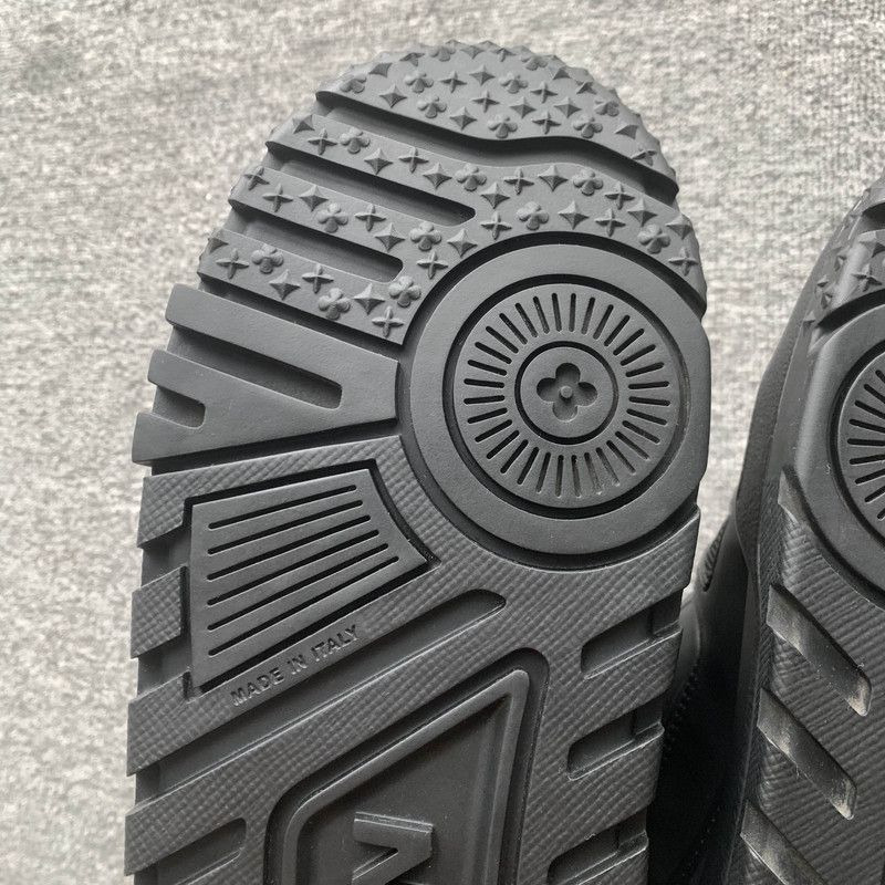 Louis Vuitton Louis Vuitton Black Low-Top Ski Sneakers 0079 Size US 8.5 / EU 41-42 - 14 Thumbnail