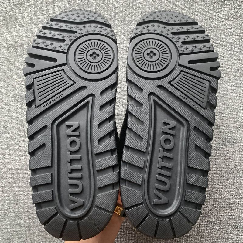Louis Vuitton Louis Vuitton Black Low-Top Ski Sneakers 0079 Size US 8.5 / EU 41-42 - 4 Thumbnail