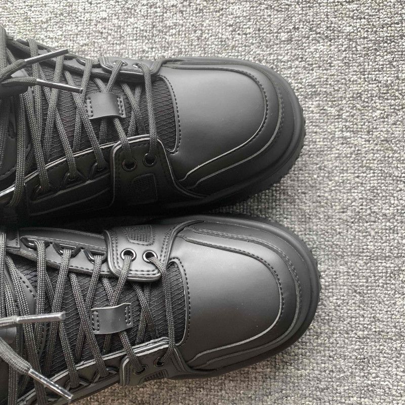 Louis Vuitton Louis Vuitton Black Low-Top Ski Sneakers 0079 Size US 8.5 / EU 41-42 - 10 Thumbnail