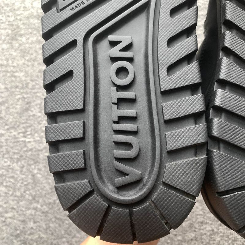 Louis Vuitton Louis Vuitton Black Low-Top Ski Sneakers 0079 Size US 8.5 / EU 41-42 - 11 Thumbnail