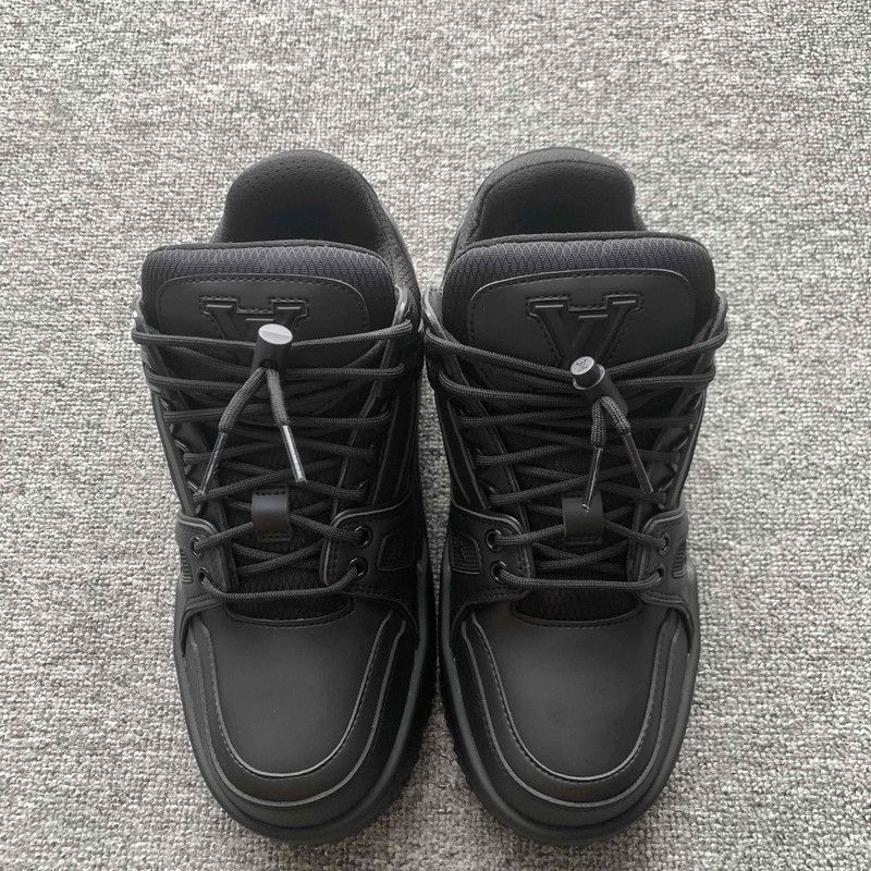 Louis Vuitton Louis Vuitton Black Low-Top Ski Sneakers 0079 Size US 8.5 / EU 41-42 - 2 Thumbnail