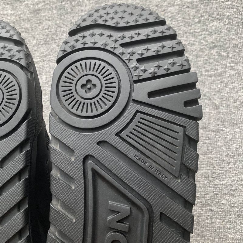 Louis Vuitton Louis Vuitton Black Low-Top Ski Sneakers 0079 Size US 8.5 / EU 41-42 - 13 Thumbnail