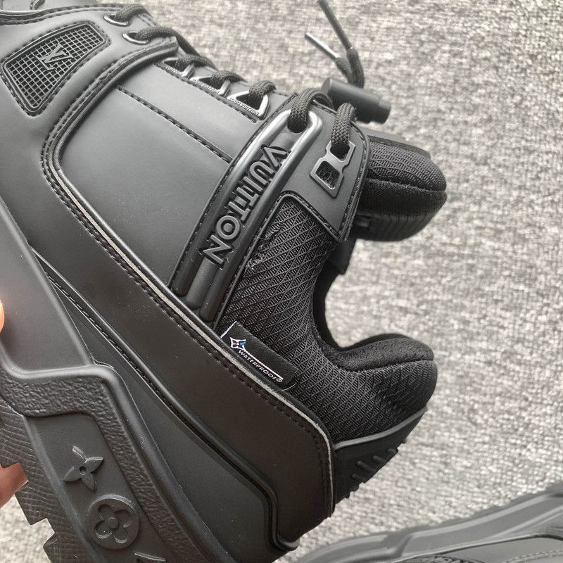 Louis Vuitton Louis Vuitton Black Low-Top Ski Sneakers 0079 Size US 8.5 / EU 41-42 - 15 Thumbnail