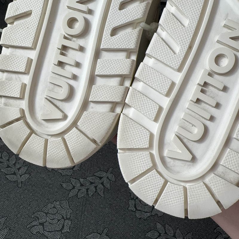 Louis Vuitton Louis Vuitton Trainer Maxi Low-Top Sneakers for Men 0079 Size US 9.5 / EU 42-43 - 11 Thumbnail