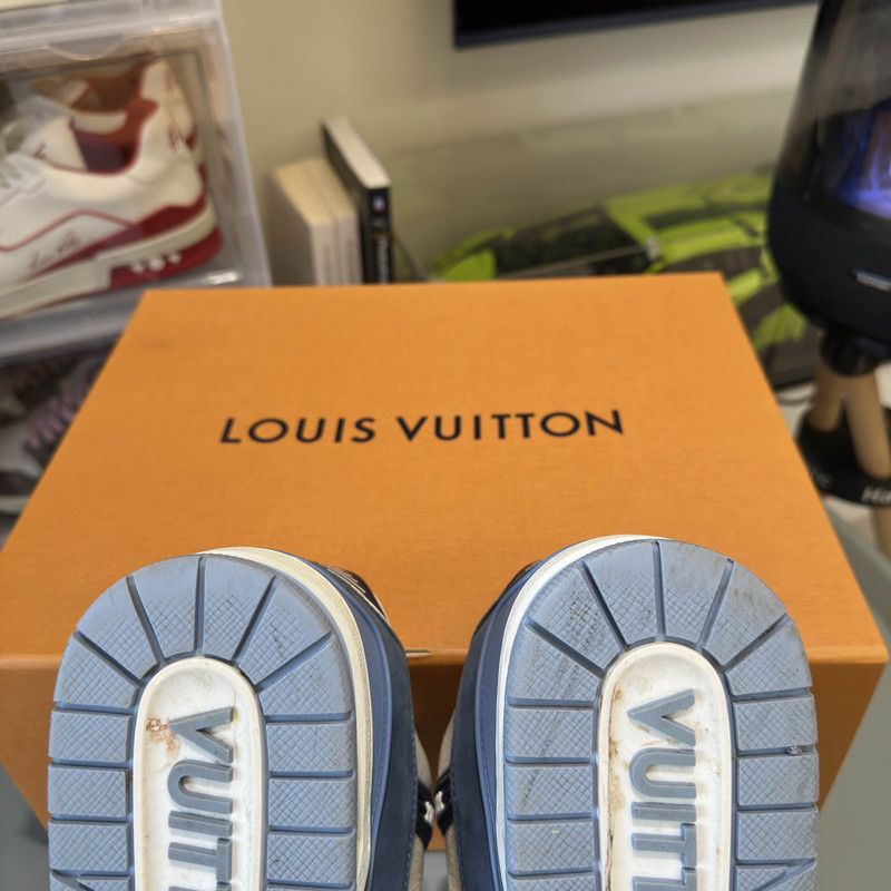 Louis Vuitton Louis Vuitton Blue and White Trainer Sneakers 0079 Size US 8 / EU 41 - 7 Thumbnail