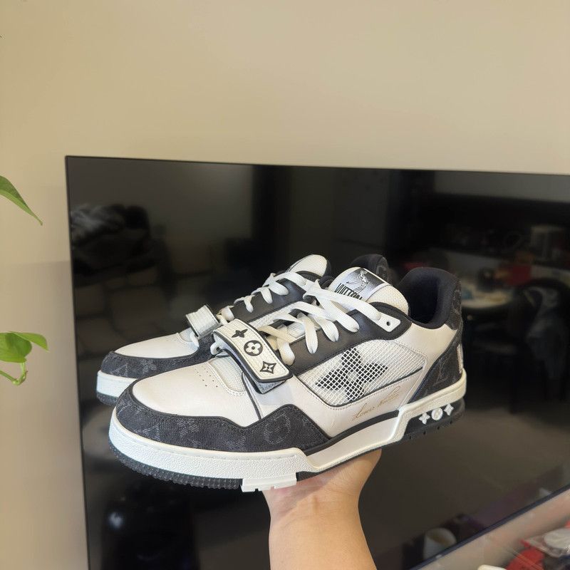 Louis Vuitton Louis Vuitton Trainer Low Top Fashion Sneakers for Everyone 0079 Size US 9.5 / EU 42-43 - 13 Thumbnail