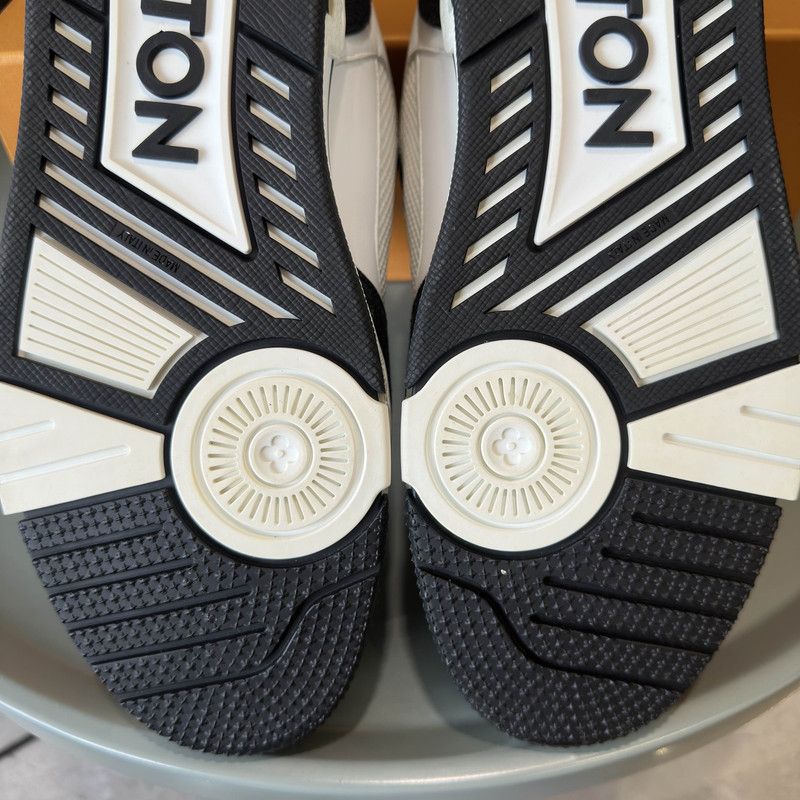 Louis Vuitton Louis Vuitton Trainer Low Top Fashion Sneakers for Everyone 0079 Size US 9.5 / EU 42-43 - 6 Thumbnail
