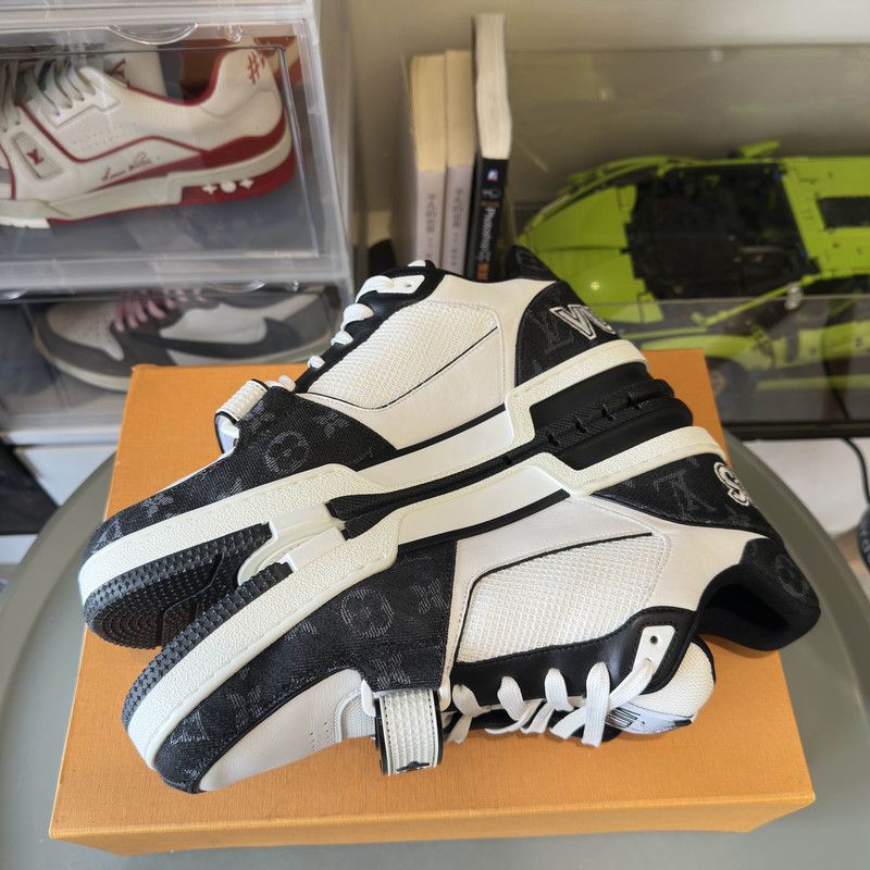 Louis Vuitton Louis Vuitton Trainer Low Top Fashion Sneakers for Everyone 0079 Size US 9.5 / EU 42-43 - 10 Thumbnail