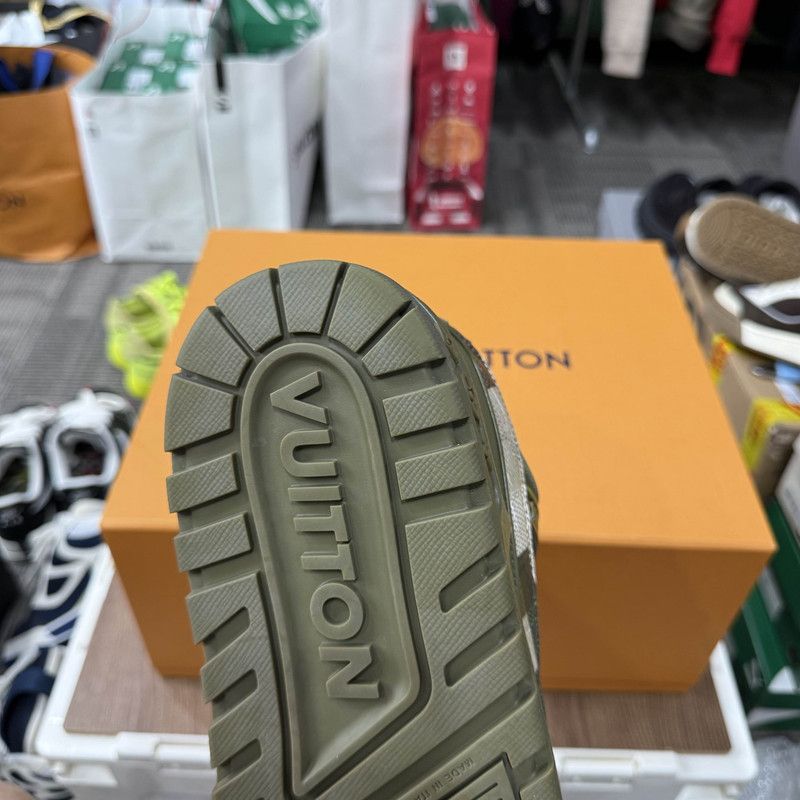 Louis Vuitton Louis Vuitton Trainer Maxi Low Sneakers in Green 0079 Size US 9.5 / EU 42-43 - 7 Thumbnail