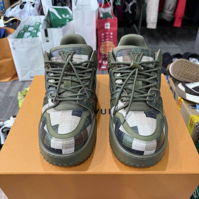 Louis Vuitton Louis Vuitton Trainer Maxi Low Sneakers in Green 0079 Size US 9.5 / EU 42-43 - 2 Thumbnail