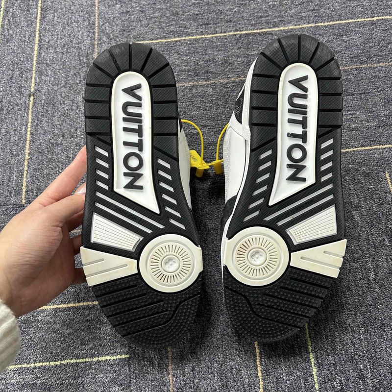 Louis Vuitton Louis Vuitton Trainer Black and White Sneakers 0079 Size US 7.5 / EU 40-41 - 4 Thumbnail