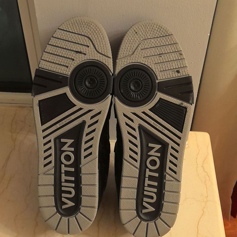 Louis Vuitton Louis Vuitton Trainer Low-Top Sneakers in Black 0079 Size US 9.5 / EU 42-43 - 4 Thumbnail