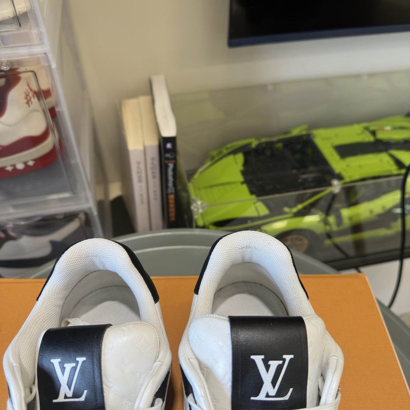 Louis Vuitton Louis Vuitton Trainer Low Fashion Sneakers 0079 Size US 8.5 / EU 41-42 - 12 Thumbnail