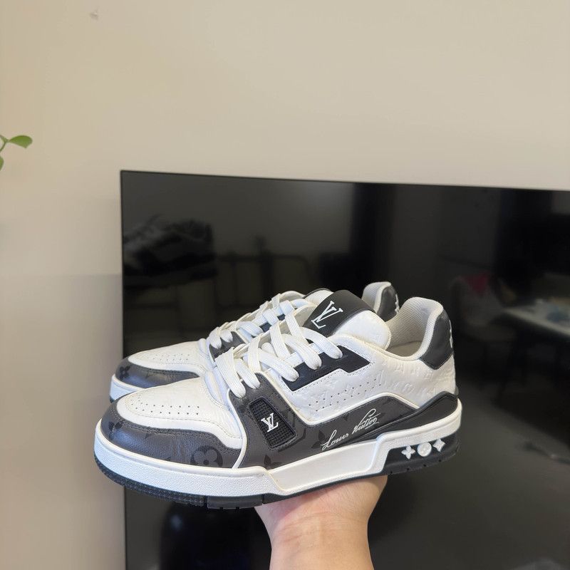 Louis Vuitton Louis Vuitton Trainer Low Fashion Sneakers 0079 Size US 8.5 / EU 41-42 - 13 Thumbnail