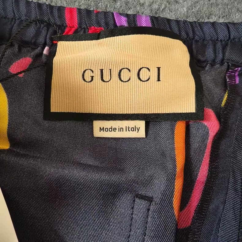Gucci gucci colorful printed silk shorts Size US 31 - 3 Thumbnail