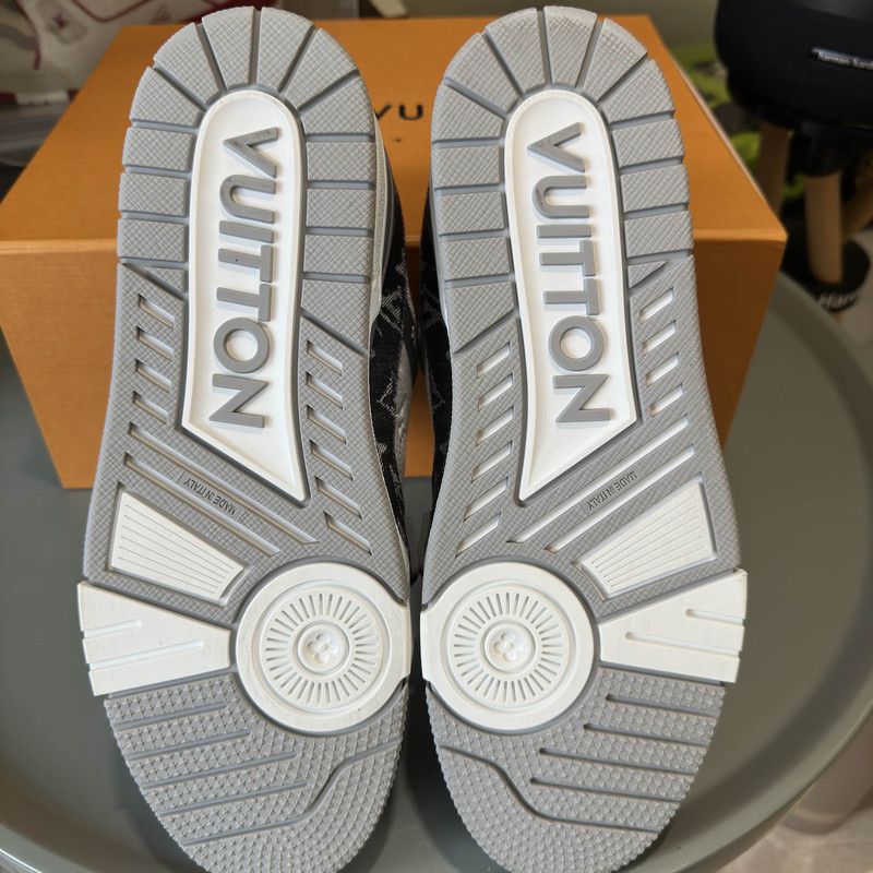 Louis Vuitton Louis Vuitton Trainer Low-top Sneakers in Gray-White 0079 Size US 8.5 / EU 41-42 - 4 Thumbnail