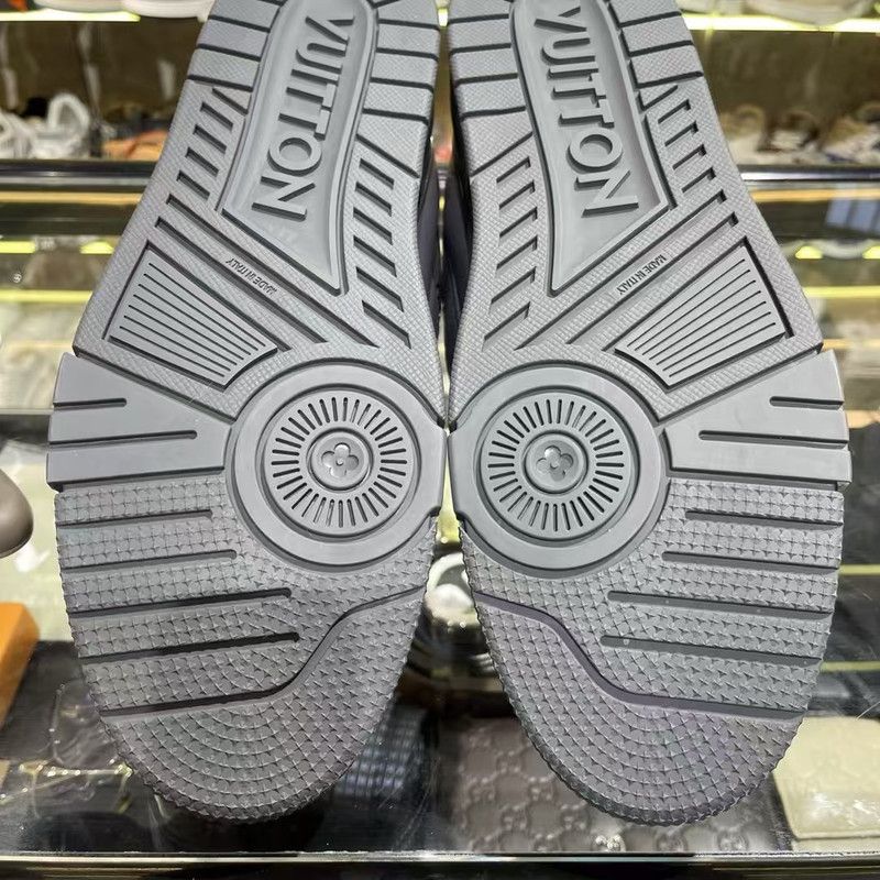 Louis Vuitton Louis Vuitton Men's Low-Top Trainer Sneakers 0079 Size US 11 / EU 44 - 10 Thumbnail