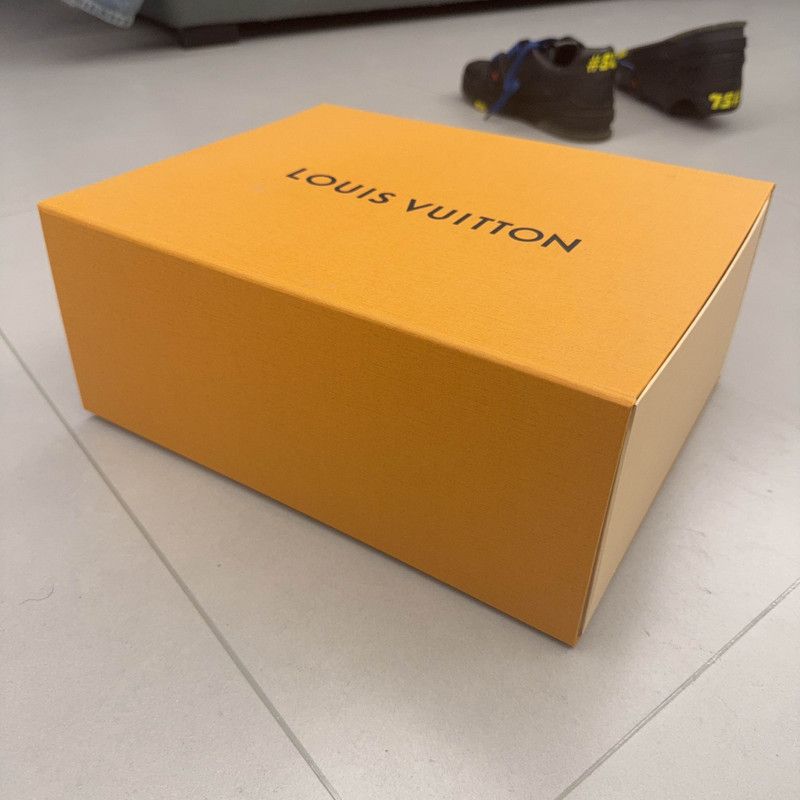 Louis Vuitton Louis Vuitton Trainer Black Sneaker with Gold Accent 0079 Size US 9.5 / EU 42-43 - 6 Thumbnail