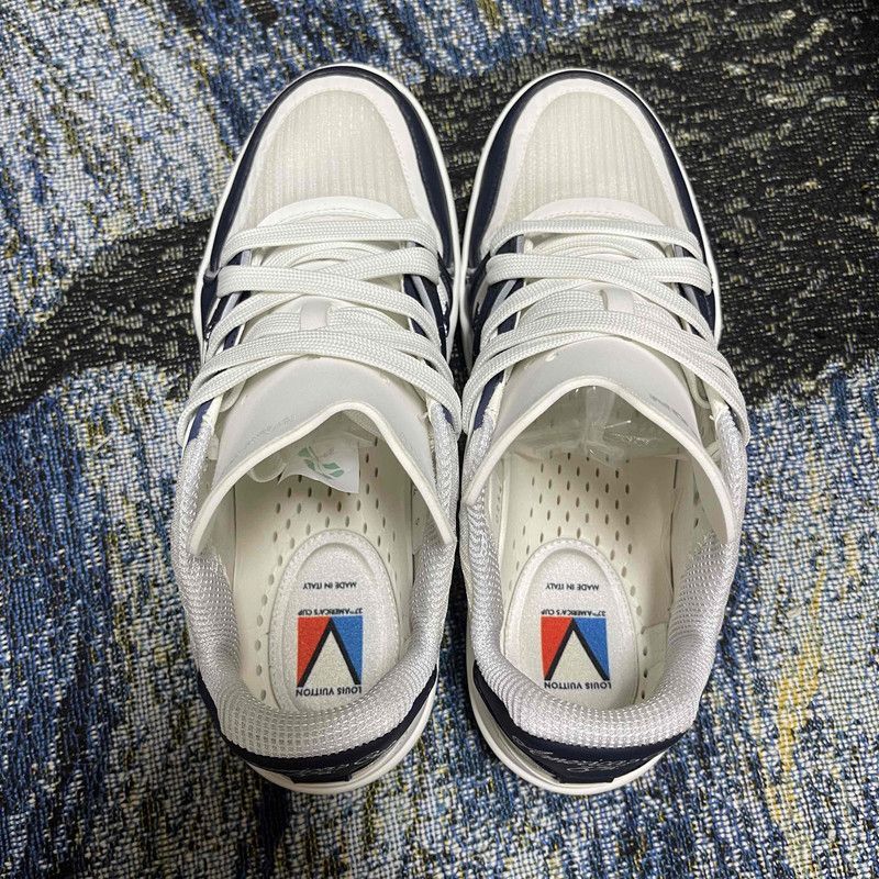 Louis Vuitton Louis Vuitton Trainer Low-Top Sneakers Blue and White 0079 Size US 8 / EU 41 - 7 Thumbnail