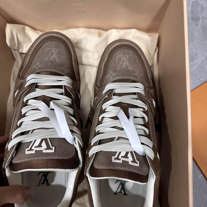 Louis Vuitton Louis Vuitton Low-Top Trainer Sneakers in Brown 0079 Size US 8 / EU 41 - 7 Thumbnail