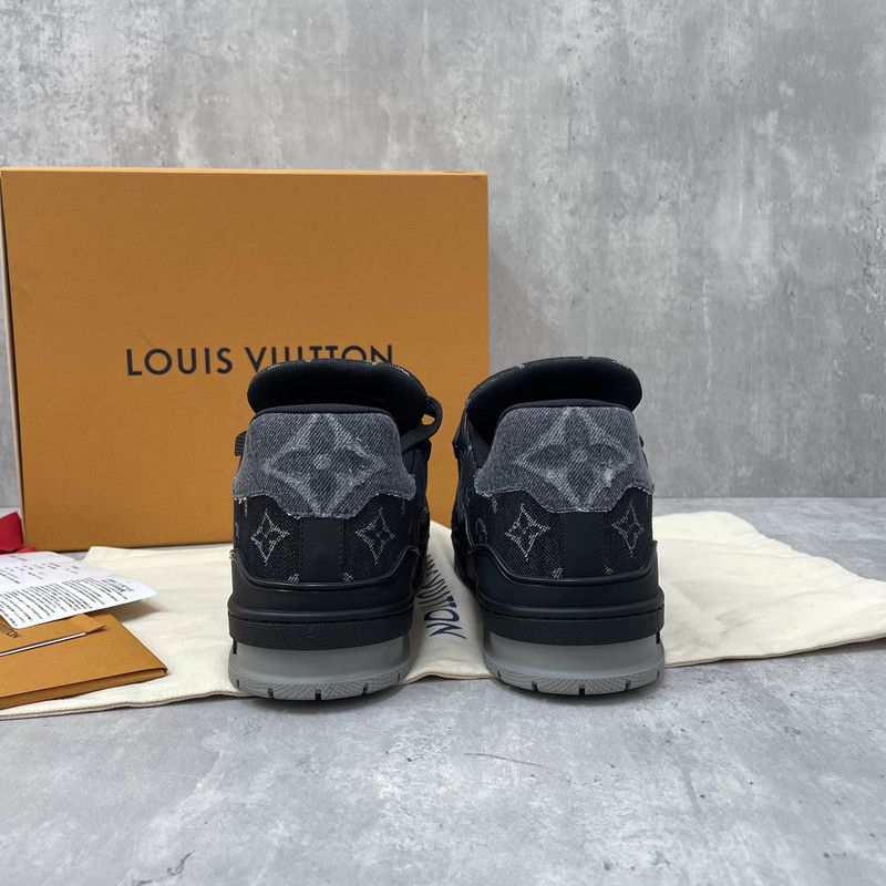 Louis Vuitton Louis Vuitton Black Low-Top Trainer Sneakers 0079 Size US 10.5 / EU 43-44 - 3 Thumbnail