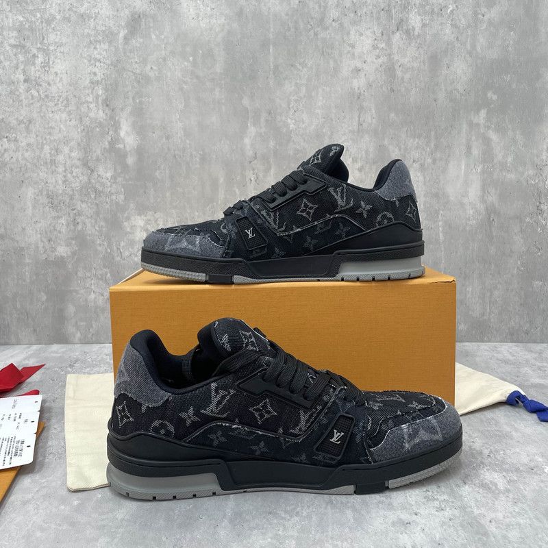 Louis Vuitton Louis Vuitton Black Low-Top Trainer Sneakers 0079 Size US 10.5 / EU 43-44 - 8 Thumbnail