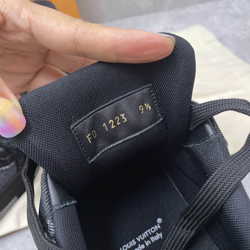 Louis Vuitton Louis Vuitton Black Low-Top Trainer Sneakers 0079 Size US 10.5 / EU 43-44 - 5 Thumbnail