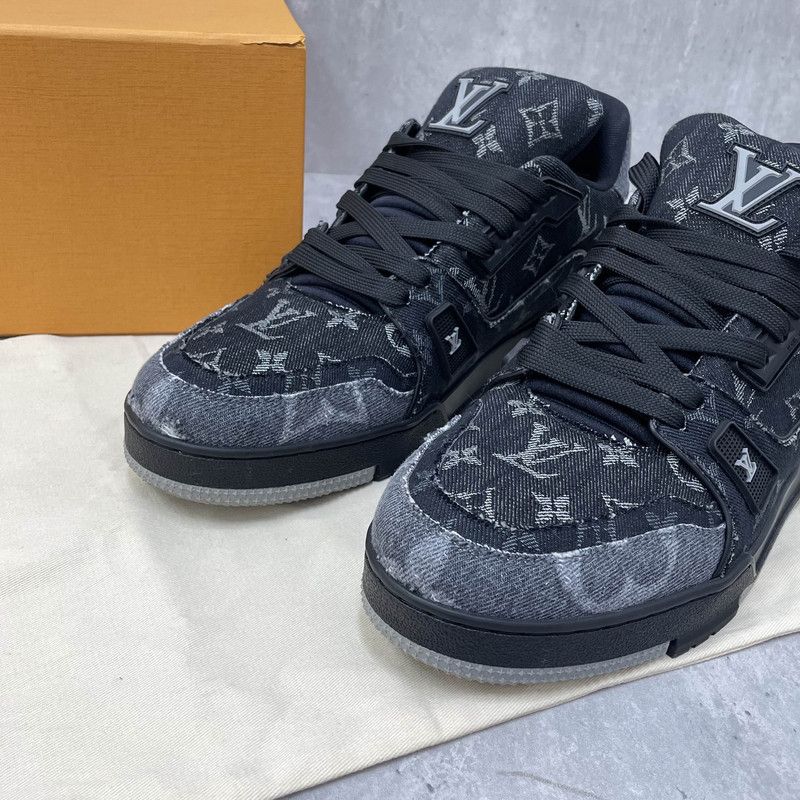 Louis Vuitton Louis Vuitton Black Low-Top Trainer Sneakers 0079 Size US 10.5 / EU 43-44 - 9 Thumbnail
