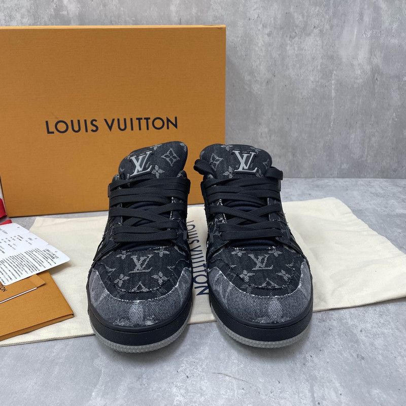 Louis Vuitton Louis Vuitton Black Low-Top Trainer Sneakers 0079 Size US 10.5 / EU 43-44 - 2 Thumbnail